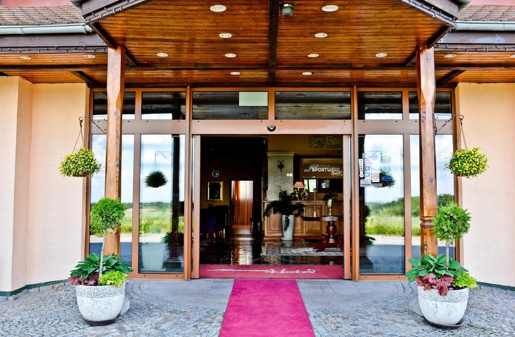 Hotel Sportwerk Tyniec Maly Exterior foto